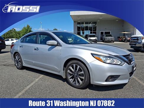 Used 2017 Nissan Altima 2.5 SV w/ Convenience Package image 1
