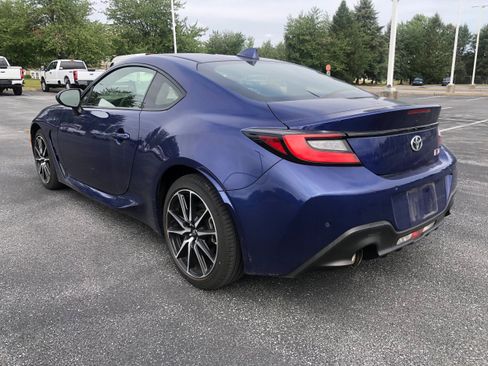 Used 2023 Toyota GR86 image 3