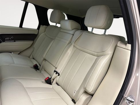Used 2023 Land Rover Range Rover SE image 12