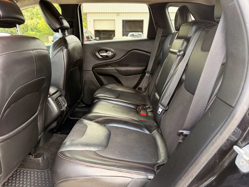 Used 2015 Jeep Cherokee Trailhawk AWD/4WD image 21