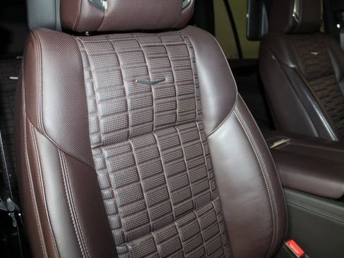 Used 2022 Cadillac Escalade Premium Luxury Platinum image 35