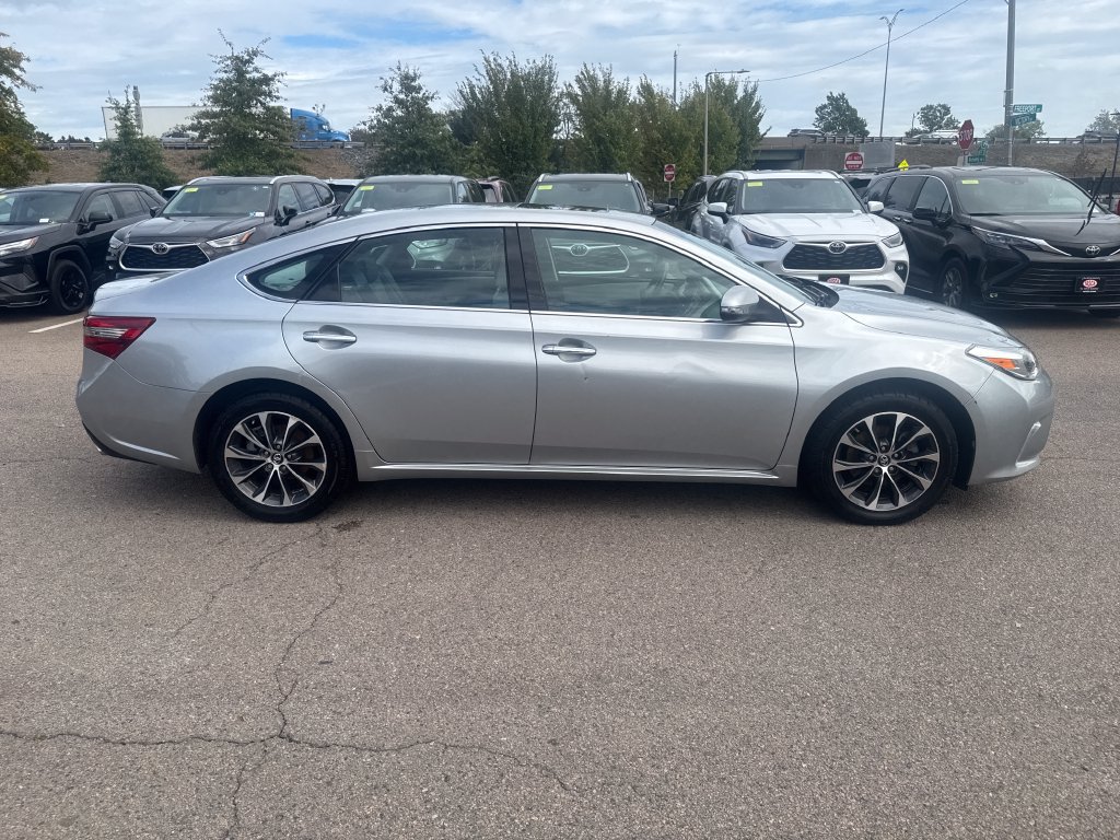 Used 2016 Toyota Avalon XLE Premium FWD image 8