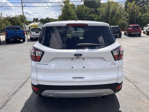 Used 2017 Ford Escape SE w/ SE Cold Weather Package AWD/4WD image 5