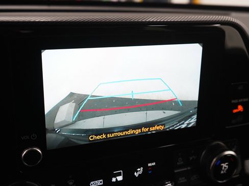 Used 2025 Toyota Highlander XSE AWD/4WD image 24