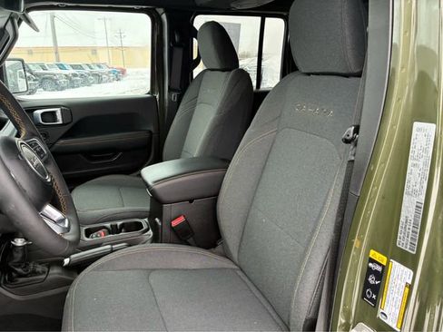 Used 2024 Jeep Wrangler Unlimited Sahara AWD/4WD image 17