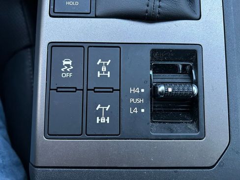 Used 2025 Toyota Land Cruiser image 28