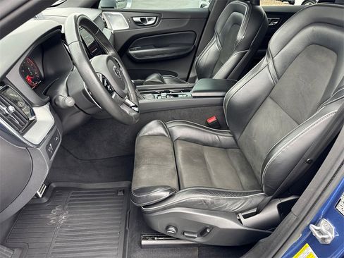Used 2018 Volvo XC60 T6 R-Design w/ Convenience Package image 9