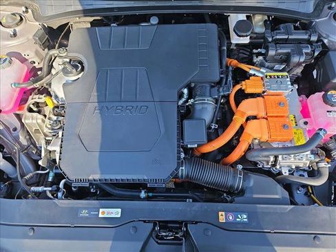 Used 2025 Hyundai Elantra Limited image 23