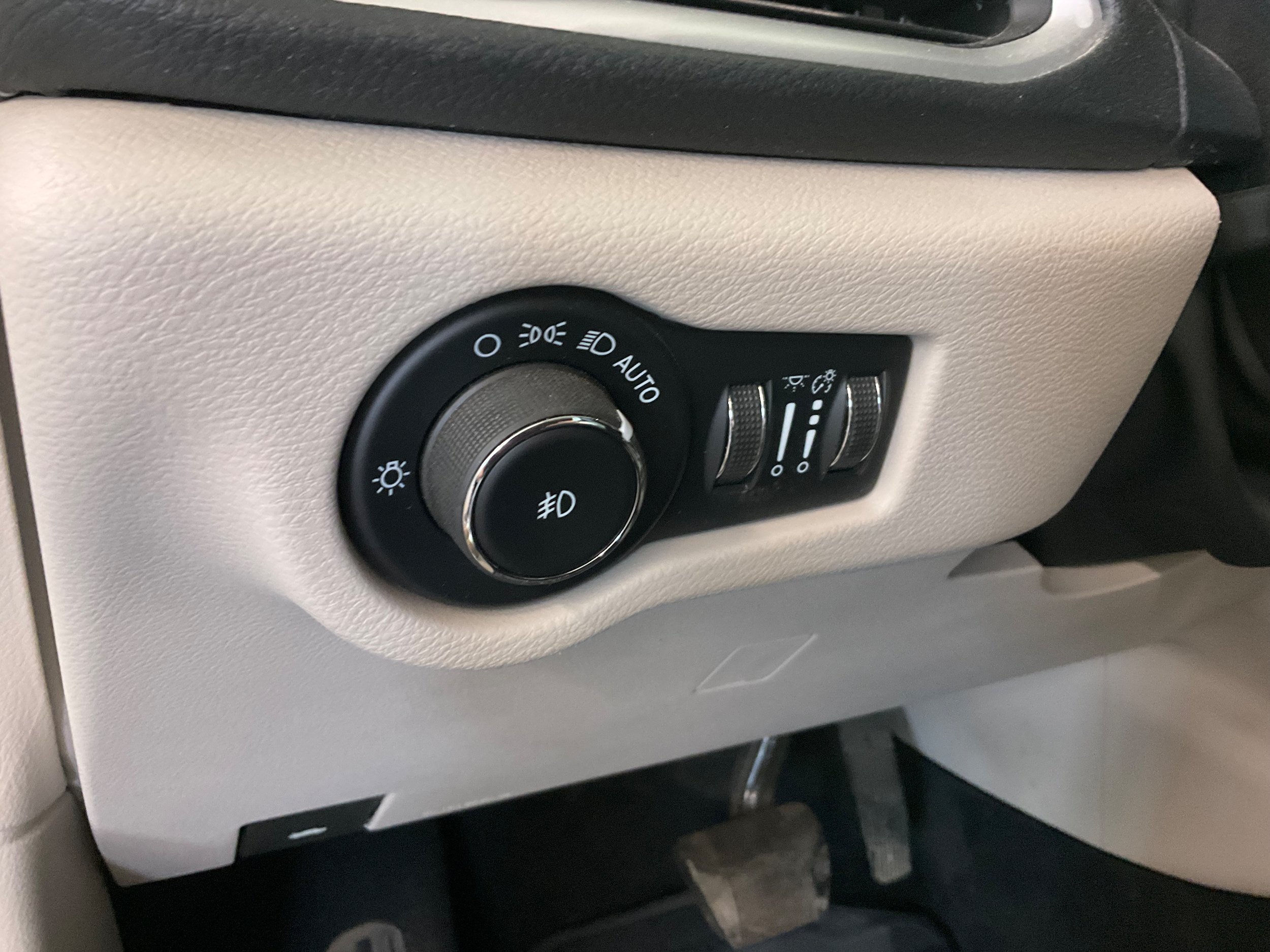 Used 2022 Chrysler Pacifica Touring-L FWD image 18