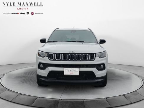 Used 2024 Jeep Compass Latitude w/ Sun and Sound Group AWD/4WD image 18