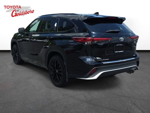 Used 2023 Toyota Highlander XSE FWD image 7