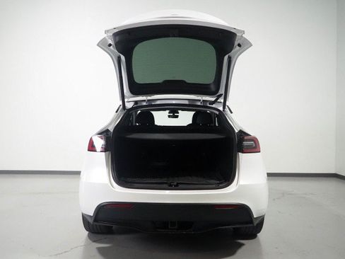 Used 2023 Tesla Model Y Long Range AWD/4WD image 40
