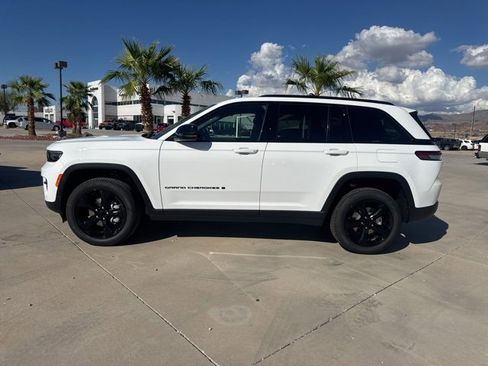 New 2025 Jeep Grand Cherokee Limited w/ Black Appearance Package image 2