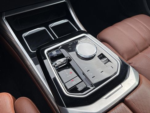 Used 2023 BMW 760i xDrive w/ Luxury Rear Seating Package image 11