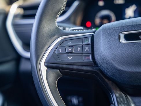 Used 2023 Jeep Grand Cherokee L Laredo image 28