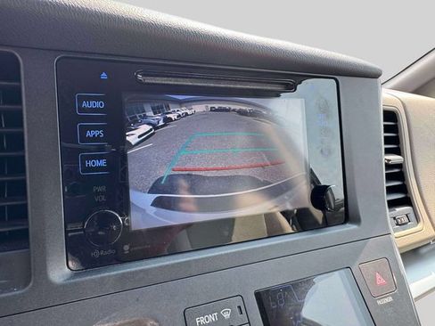 Used 2015 Toyota Sienna LE FWD image 27