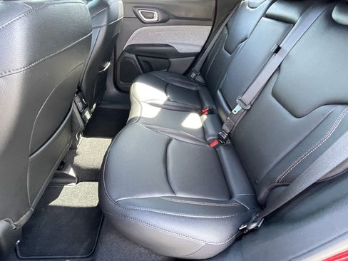 Used 2024 Jeep Compass Latitude image 16