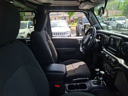 Used 2022 Jeep Wrangler Unlimited Sport AWD/4WD image 11