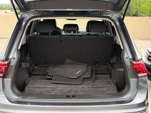 Used 2023 Volkswagen Tiguan SE image 9