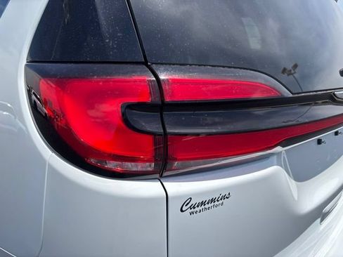Used 2025 Chrysler Pacifica Select FWD image 11
