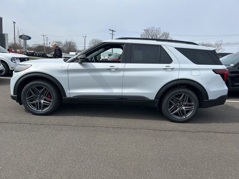 New 2026 Ford Explorer ST-Line w/ ST-Line Street Pack AWD/4WD image 4