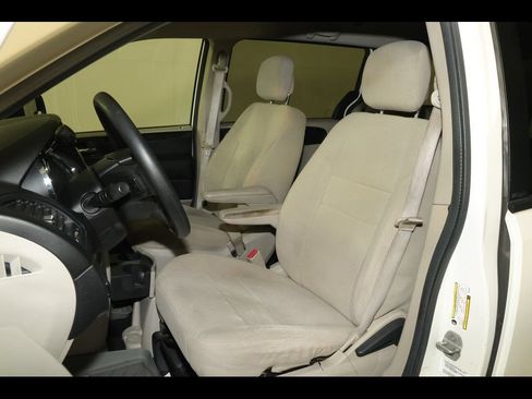 Used 2013 Dodge Grand Caravan SE FWD image 16
