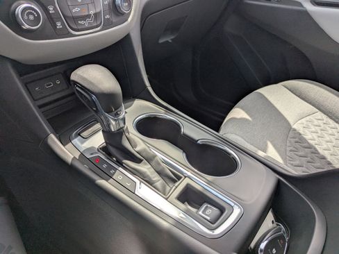 Certified 2022 Chevrolet Equinox LS w/ LPO, Floor Liner Package AWD/4WD image 24