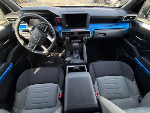 Used 2025 Toyota Tacoma TRD Off-Road image 38