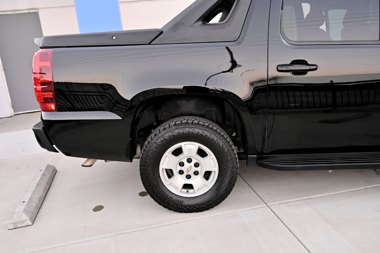 Used 2011 Chevrolet Avalanche LS RWD image 29