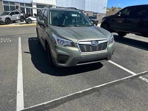 Used 2019 Subaru Forester Premium AWD/4WD image 3
