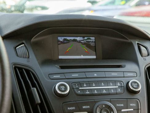 Used 2015 Ford Focus SE FWD image 18