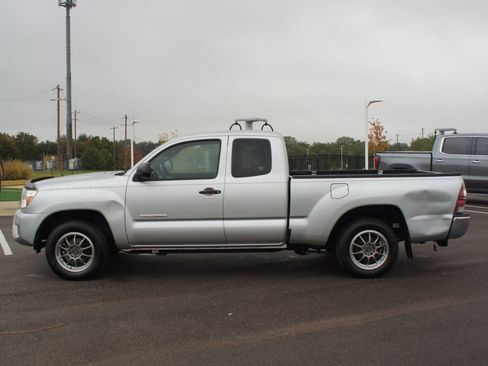 Used 2013 Toyota Tacoma 2WD Access Cab image 8