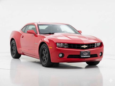 Used 2013 Chevrolet Camaro LS RWD image 3