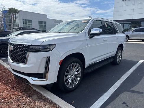 Used 2023 Cadillac Escalade Premium Luxury image 2