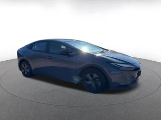 Used 2025 Toyota Prius LE video 2