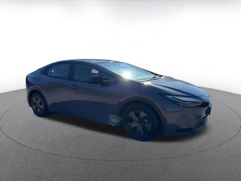 Used 2025 Toyota Prius LE image 2