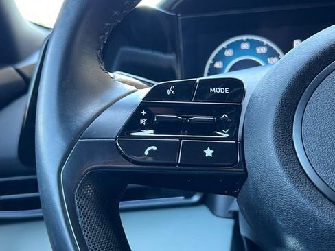 Certified 2024 Hyundai Elantra Limited FWD image 30