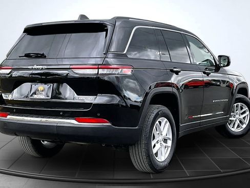 Used 2023 Jeep Grand Cherokee Laredo X AWD/4WD image 23
