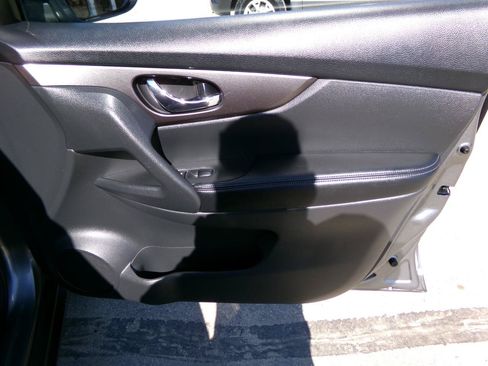 Used 2015 Nissan Rogue S AWD/4WD image 25
