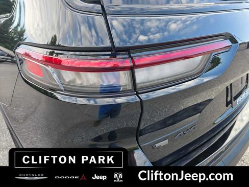 Used 2023 Jeep Grand Cherokee L Laredo AWD/4WD image 8
