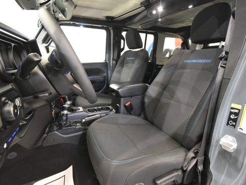 Used 2025 Jeep Wrangler Unlimited Rubicon 4xe AWD/4WD image 19