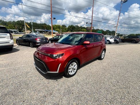 Used 2023 Kia Soul S FWD image 7