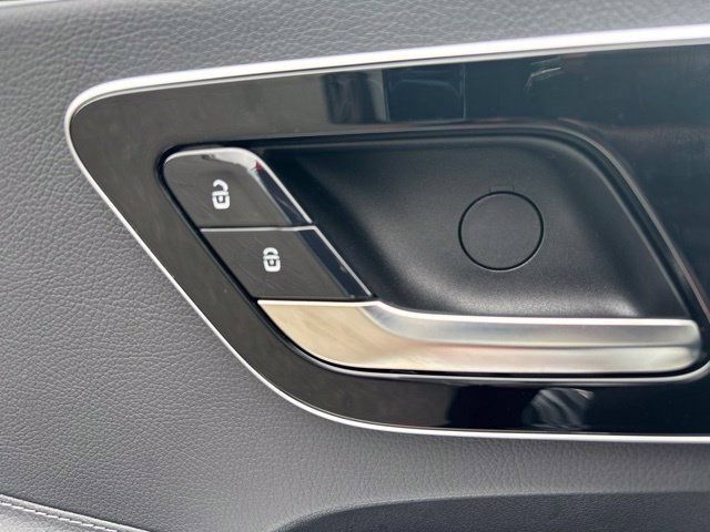 Used 2024 Mercedes-Benz CLE 300 4MATIC Coupe image 13