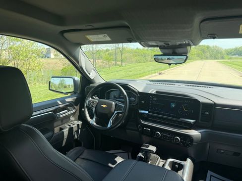 Used 2024 Chevrolet Silverado 1500 LTZ AWD/4WD image 22