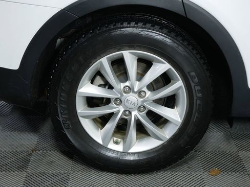 Used 2017 Kia Sorento LX w/ LX Convenience Package image 9