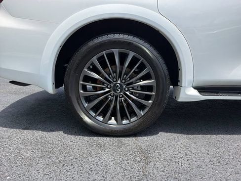 Used 2024 INFINITI QX80 Sensory AWD/4WD image 33