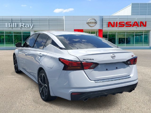 Used 2023 Nissan Altima 2.5 SR w/ SR Premium Package FWD image 4