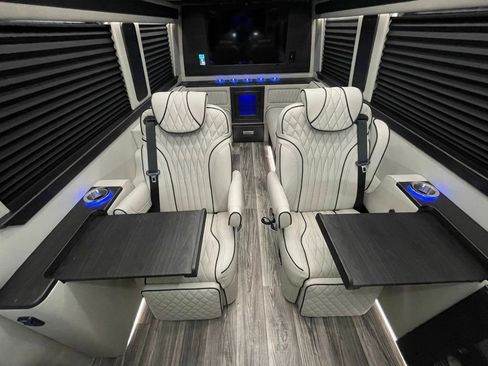 Used 2024 Mercedes-Benz Sprinter 3500 image 38