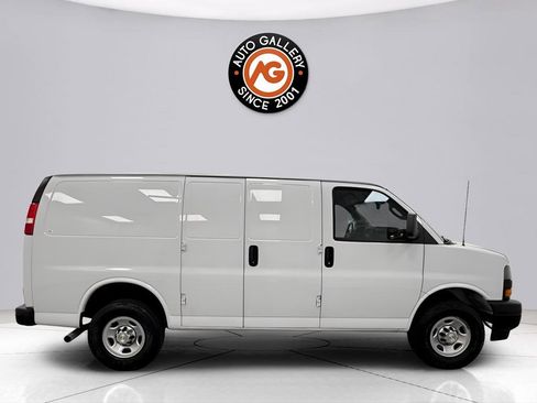 Used 2023 Chevrolet Express 3500 w/ Driver Convenience Package RWD image 8