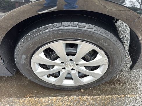 Used 2022 Toyota Corolla LE image 9